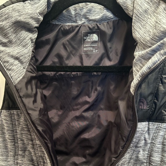The North Face Black & Gray Heather Athletic Vest with Pockets. Size S - Picture 6 of 11